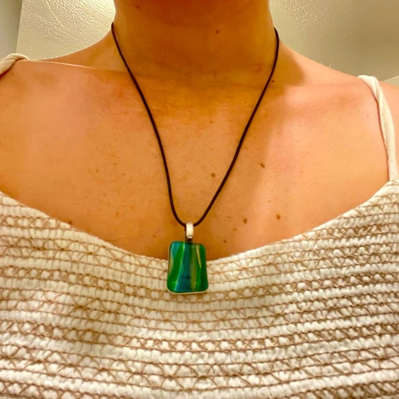 🌻HP🌻Green/Blue Jewel Pendant Necklace w Lariat Style Loop Clasp - Picture 1 of 3